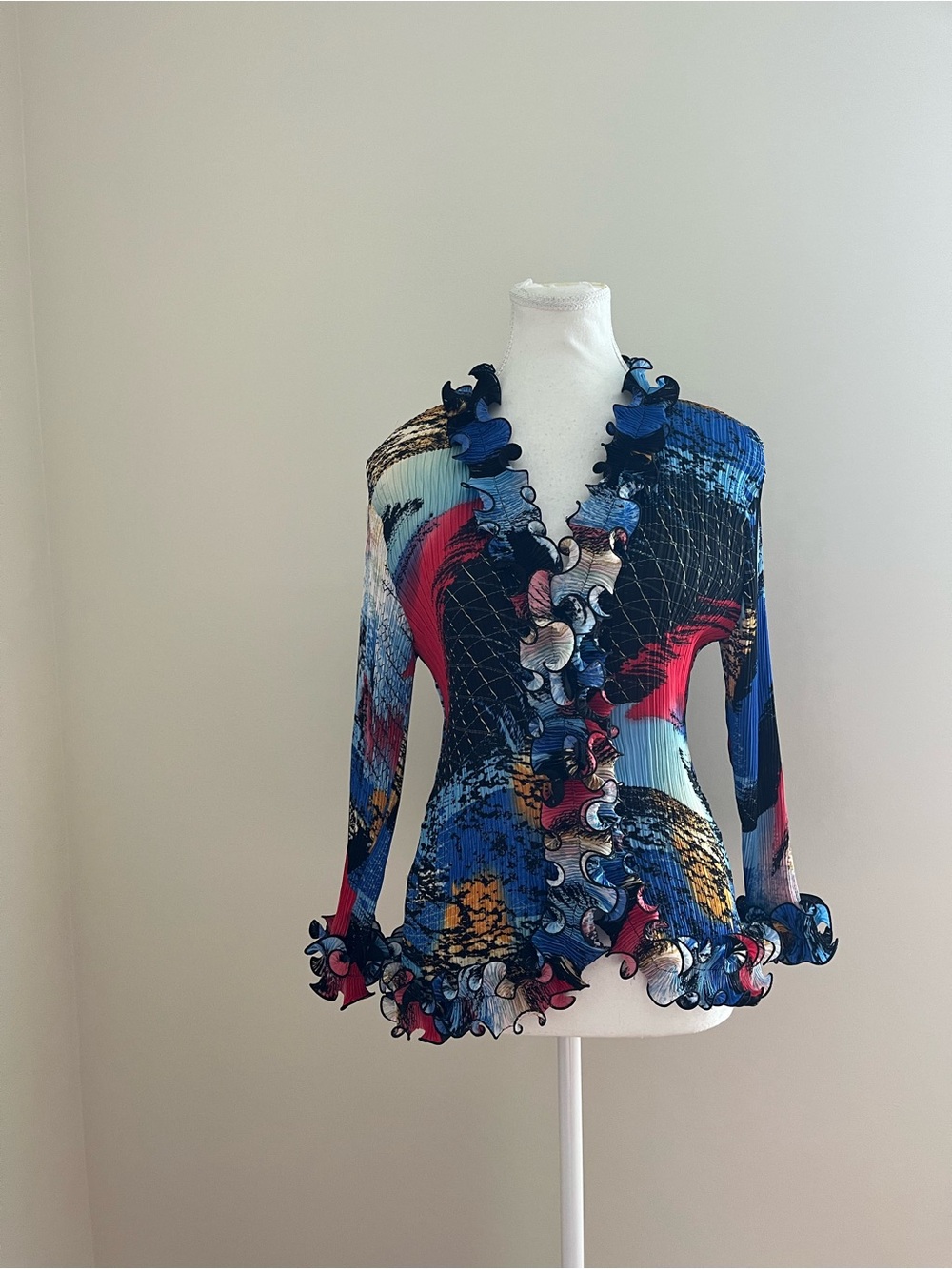 Ruffled V-Neck Floral Print Long-Sleeve Top in Blue